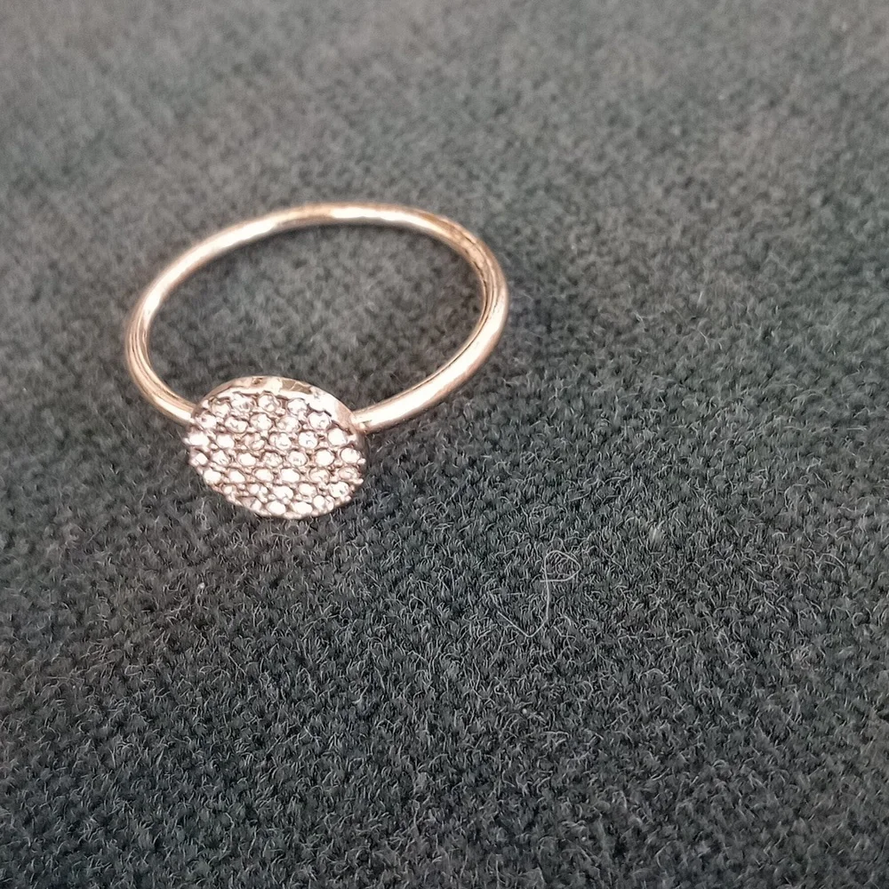 🧡2/$10 EUC MACY'S Elegant 14 Kt. gf. Gold Pave Crystal Ring - Picture 2 of 4